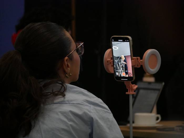 Eletik alera, Europako hizku 54 1759330607194