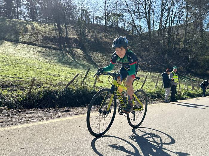 Txirrindulari gazteek erloju 21 1771856235470