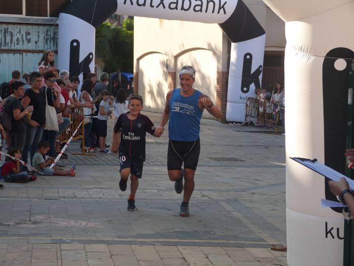 Haur zein helduek izan zuten 305 1538429671173