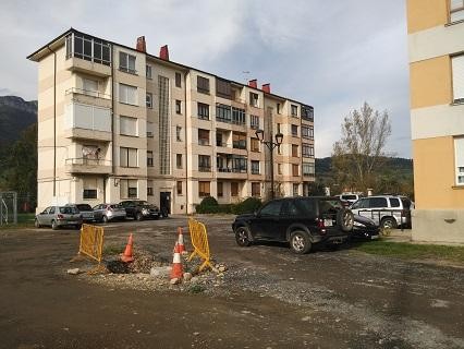 Maria Dolores Madaria eta Landatas auzoetako 11 komunitatek erabaki dute etxebizitzak birgaitzeko proiektuen idazketarekin aurrera egitea