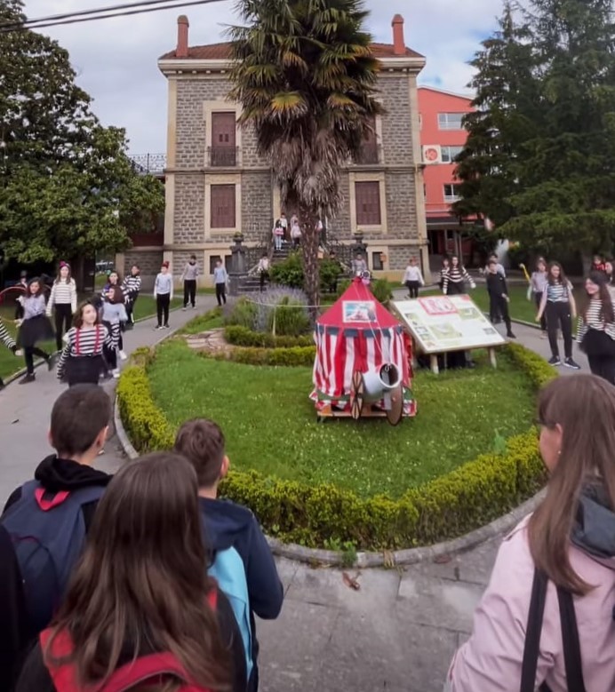 Erasmus+ topera ikasturtea amaitzeko, maiatzean Errumania, Finlandia, Italia eta Greziako ikasleak bisitan etorriko dira eta gu Austriara joango gara