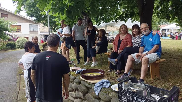 Auzo giroa nagusi Uribarriko jaietan