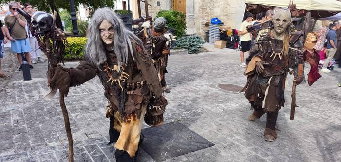 Jendez beteta itzuli da Artz 6 1758400025134