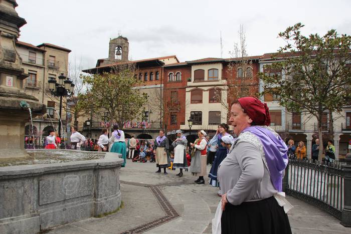 Dantzaren bidez aldarrikatu  18 1520777857062