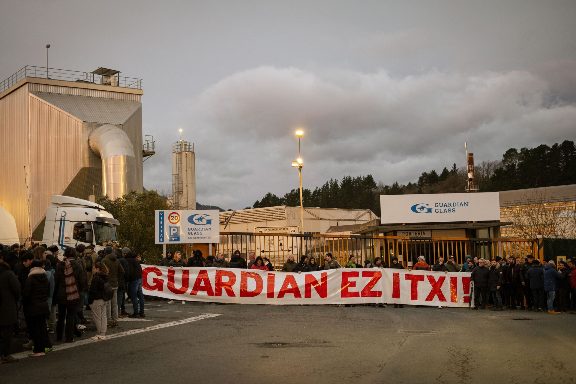 Martxoaren 3an abiatuko du Guardianek 171 langile kaleratzeko espedientearen prozesua eta mobilizazio berria deitu dute