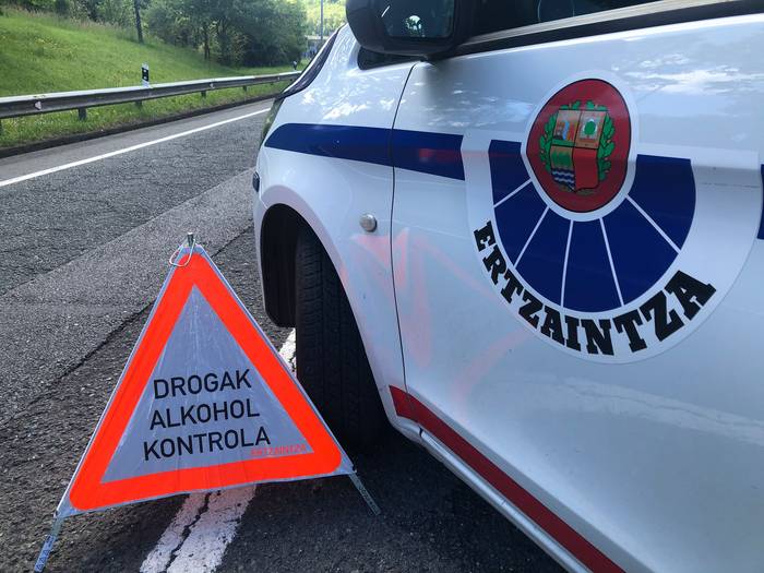 23 urteko gizonezko bat atxilotu zuen Ertzaintzak igandean Arrankudiaga-Zollon, auto lapurtu batekin harrapatuta