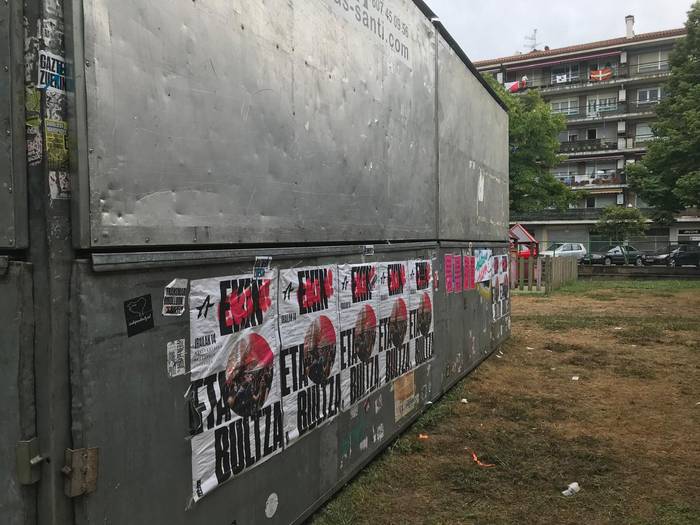 Ernaik ez du Coca-Colarik saldu Aretako txosnan, Israelen aurkako boikota sustatzeko