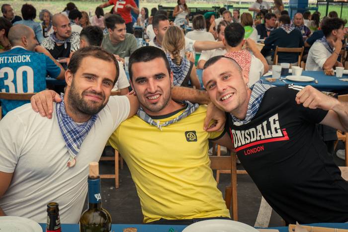 Ehunka lagun bildu dituzte j 130 1757018696872