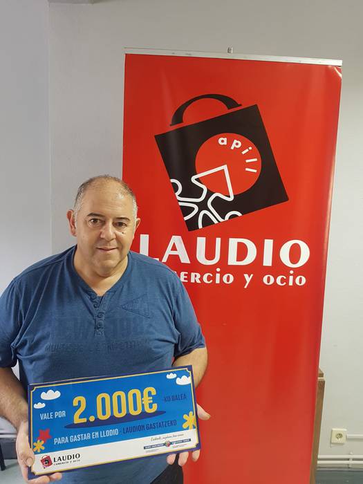 Juan Antonio Bengoak irabazi du txartela 2.000 euro gastatzeko tokiko dendetan