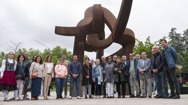 Angel Caminoren ondarea balioan jarri dute Guk eskulturaren XXI. urteurrenean