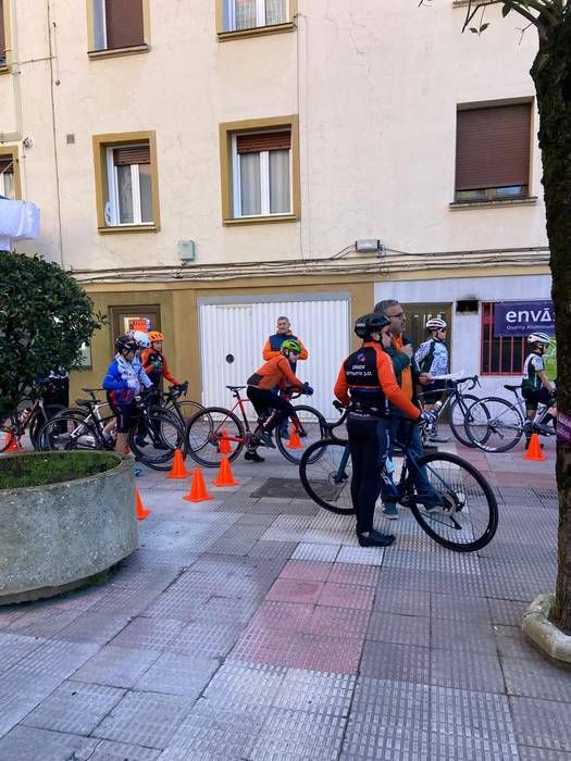 Txirrindulari gazteek erloju 21 1771856169755