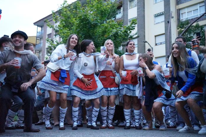 Kantukadak kuadrillen hainba 56 1756386411597