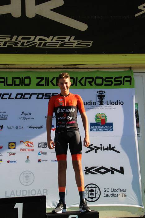 Jendetza erakarri zuen Laudi 105 1572181416373