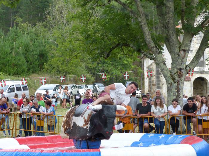 Jende ugari bildu zen Ama Zu 3 1565382248546