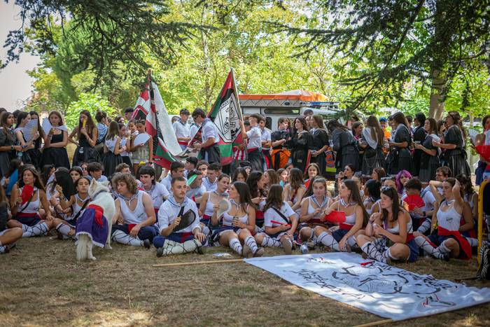 Amurrioko Kuadrillek ate jok 1 1755001034997