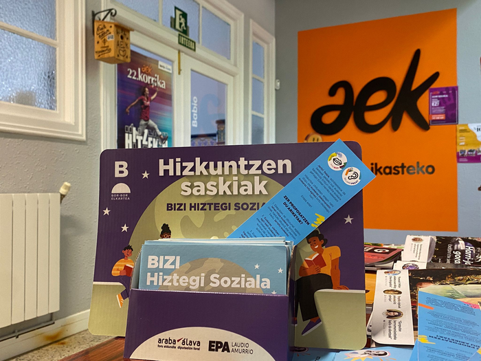 Euskaraldiaren testuinguruan, "Bizi hiztegi soziala" eta “Hizkuntzen saskiak” banatu ditugu