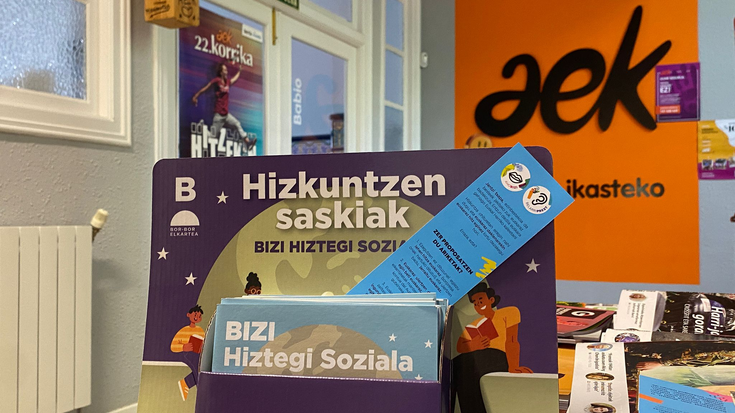Euskaraldiaren testuinguruan, "Bizi hiztegi soziala" eta “Hizkuntzen saskiak” banatu ditugu