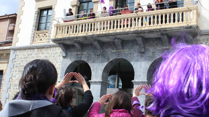 Greba feministaren goizeko t 175 1520520688472