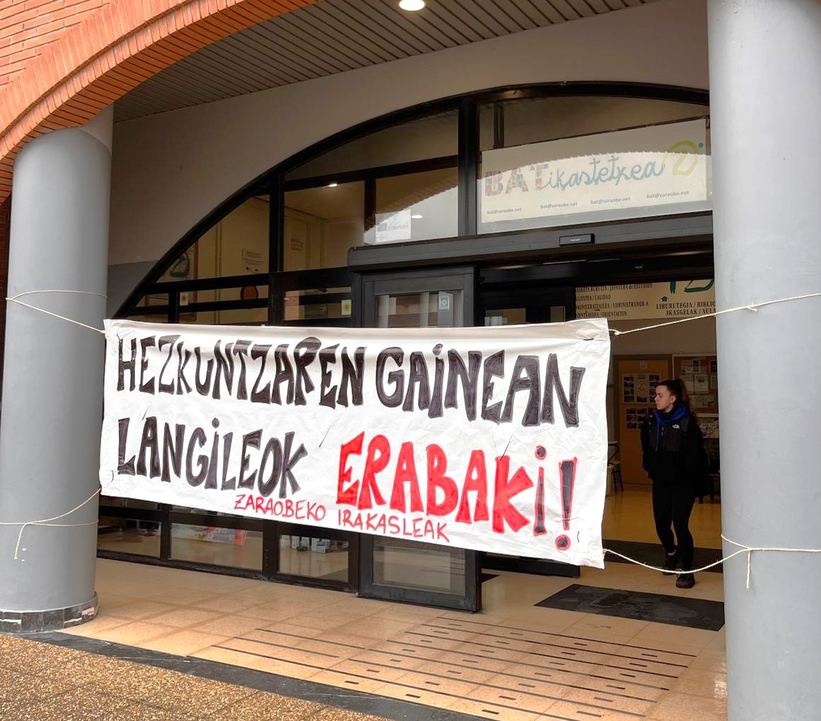 Txikiagoa izanda ere, hezkuntza publikoan deitutako grebak jarraipen zabala izan du gaur ere