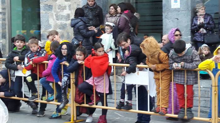 Suak agurtu zituen Aratustea 35 1488369124356