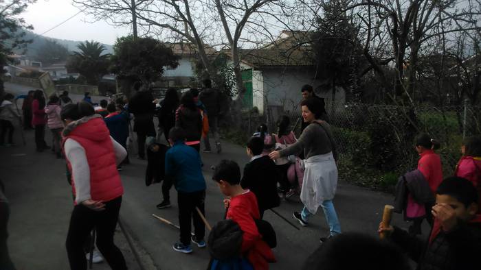 Eguen Zuri etxez etxe ospatz 2 1487890595657