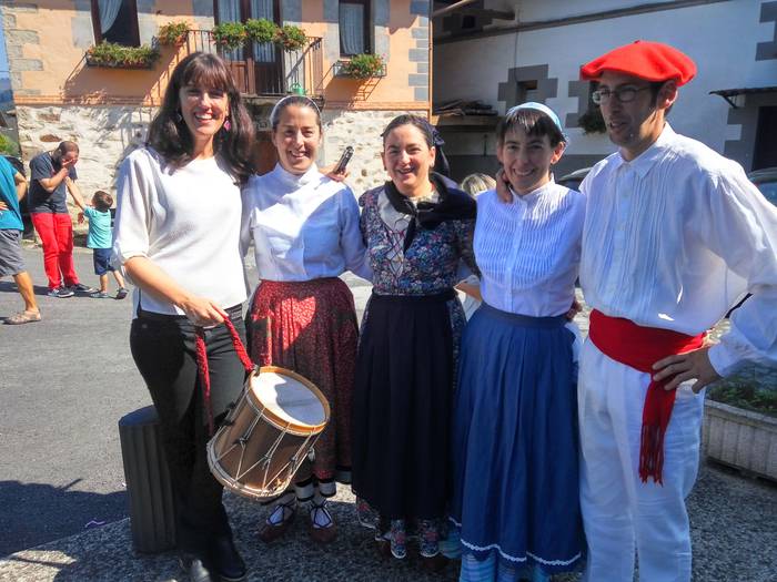 Auzokide ugarik hartu zuten  26 1506366384163