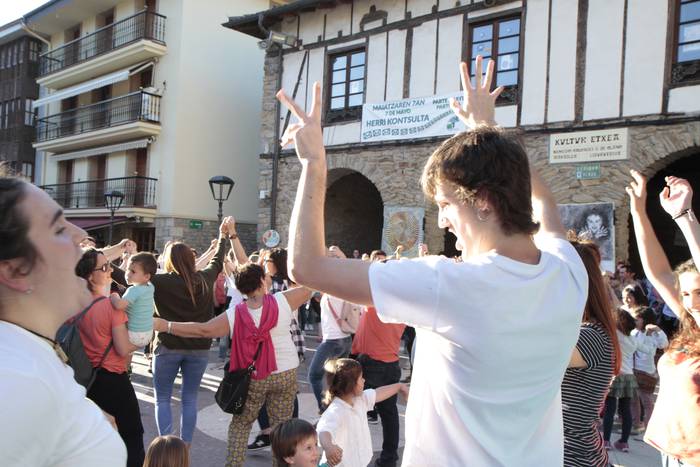 Herri galdeketan jai giroa n 14 1494236302917