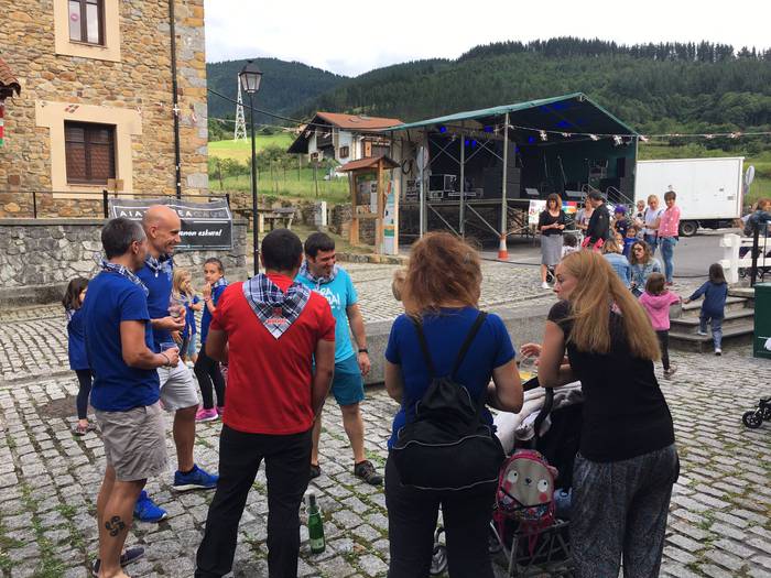 Auzokideez inguratuta piztu  7 1500054499065