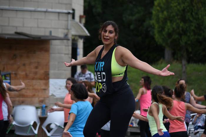 Zumba dantzatzeko elkartu zi 27 1498479813351
