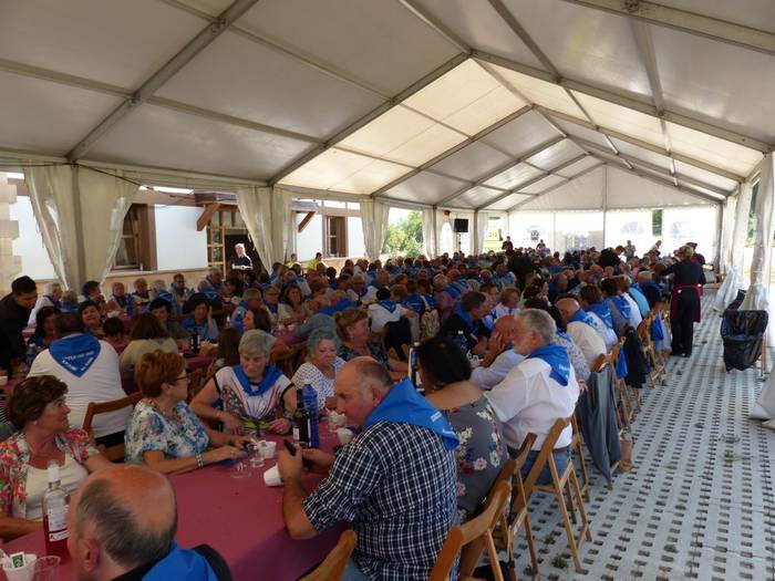 Auzokide ugarik hartu zuten  127 1506367172945