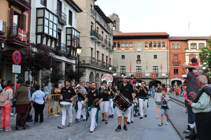 Jendetza eta giro ona nagusi 76 1494849577673