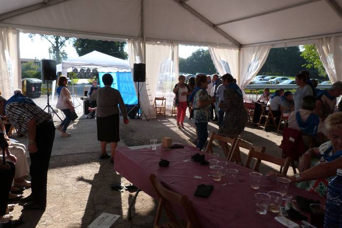 Auzokide ugarik hartu zuten  98 1506366951418