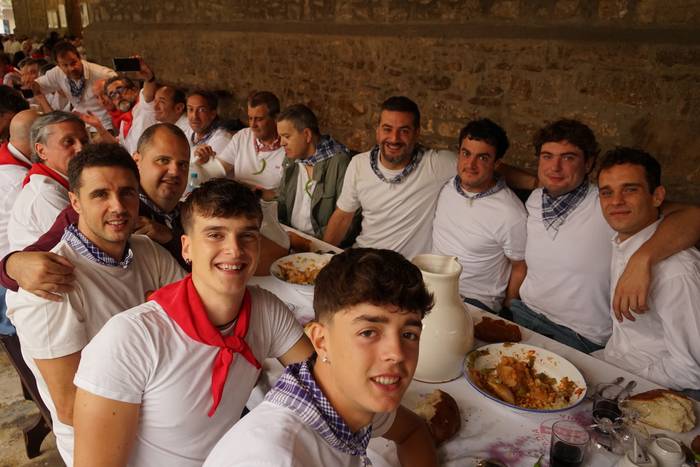 Ehunka kofrade bildu dira el 53 1756714083123