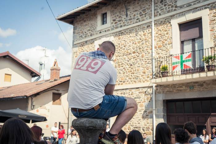 Ehunka lagun bildu dituzte j 6 1757018340890