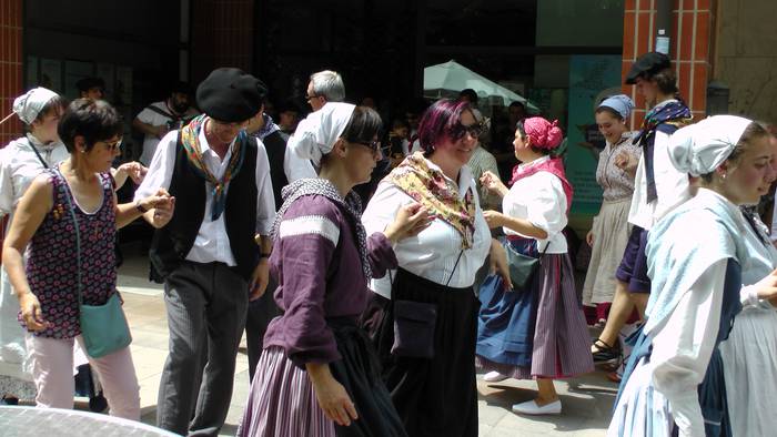 Dantza taldeak taldeak izan  83 1496053535593