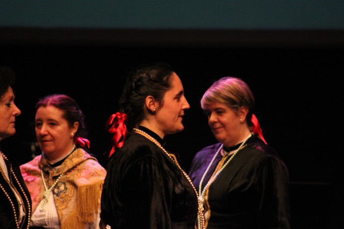 Eskualdeko ehundik gora dantzari eta musikarik koloreztatu zuten Amurrio Antzokiko oholtza - 119