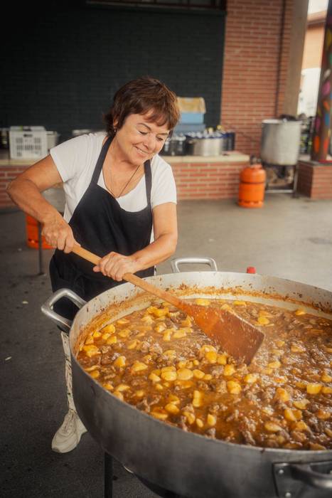 Ehunka lagun elkartu Be 4 1725469388943