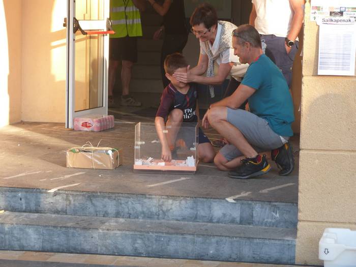 Haur zein helduek izan zuten 374 1538430033851