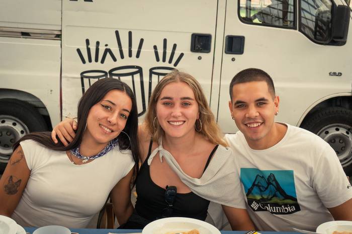 Ehunka lagun bildu dituzte j 81 1757018549360