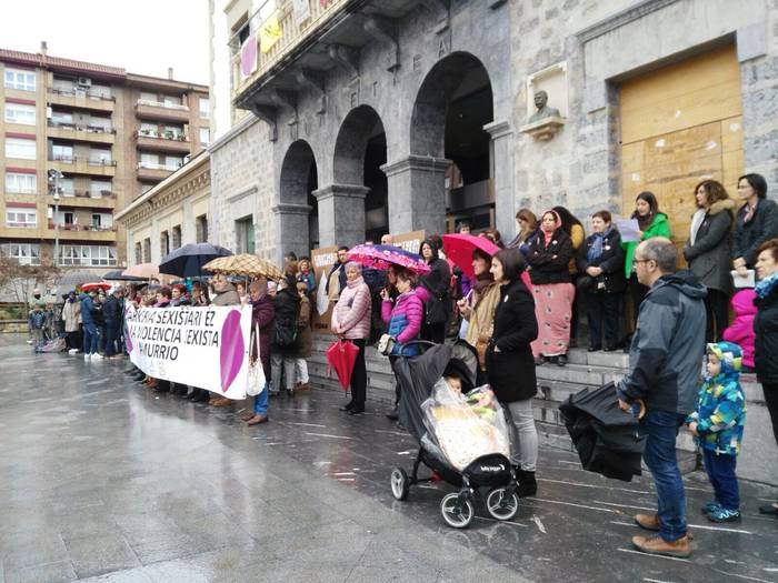 Aldarri ozena genero indarke 4 1511632237609