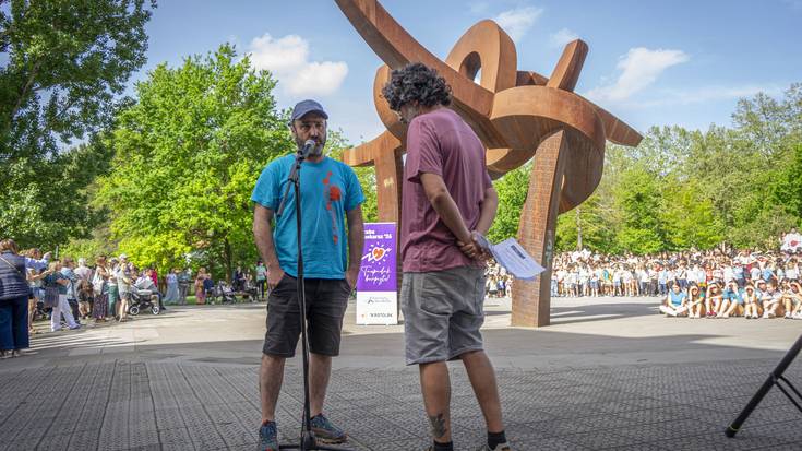 Taupadak berpizteko deia dantzan zabaldu dute Amurrion, Araba Euskarazen kantaren aurkezpenean