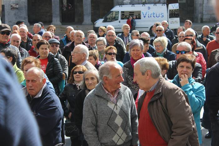 Aiaraldeko plazak bete dituz 1 1520881051929