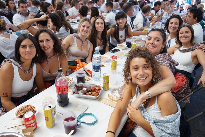 Jendetza batu da kuadrillen  18 1756401812782