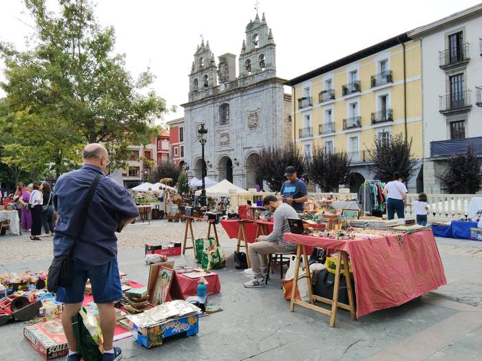 Antzinako objektuz eta bildu 45 1758390904677