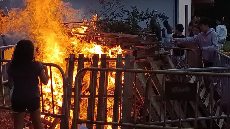 Sua piztu zuten atzo berriro San Pedro jaien ospakizunekin jarraitzeko