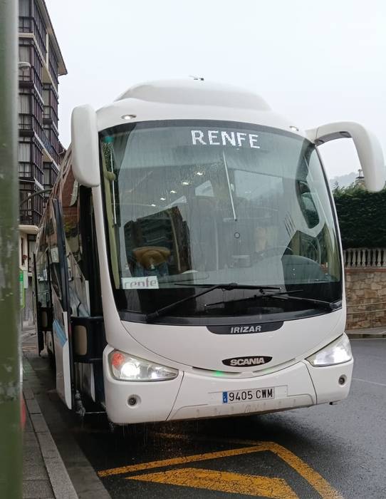 Tren zerbitzua abian da berriro, goizean Ugao eta Basauri artean eten baitute