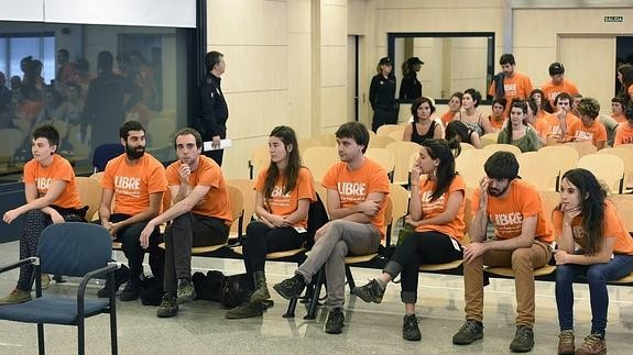 Eskualdeko bi gazte epaituko dituzte Madrilen Entzutegi Nazionalean protestatzeagatik