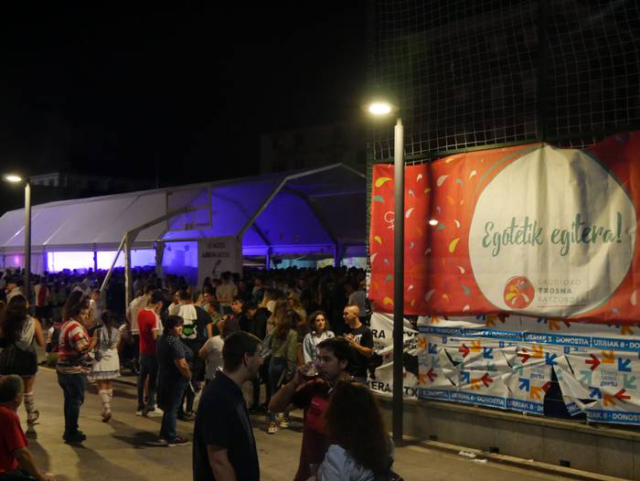 Dantzetan jarrai, Atxurre et 44 1661602891752