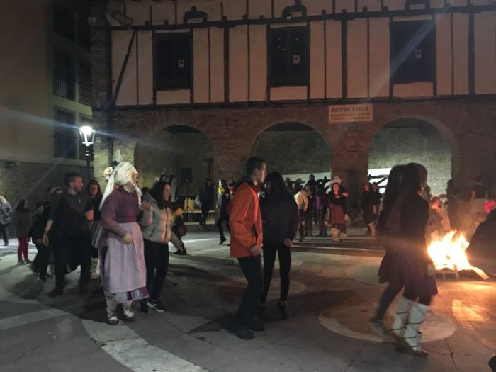 Suaren inguruan plazaratu di 15 1521387782402