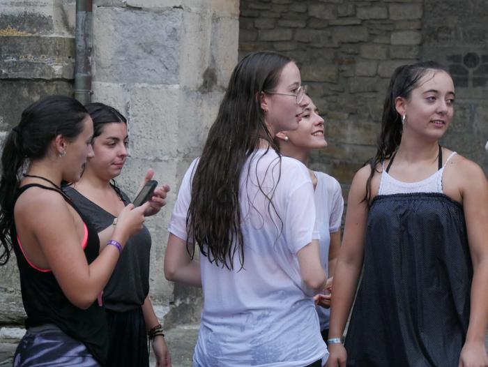 Ura eskatzen zeharkatu dute  48 1536437124621